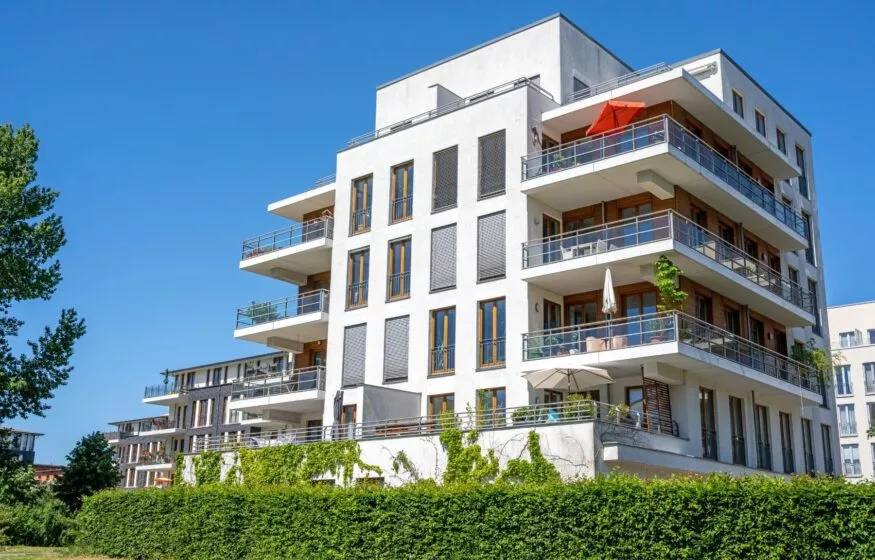 découvrez tout ce qu'il faut savoir sur la location meublée en 2025 : règles, avantages fiscaux, tendances du marché et conseils pratiques pour bailleurs et locataires.